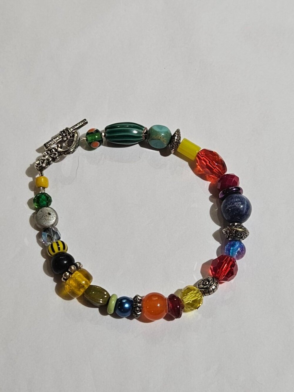 Artisan Colorful Glass Beaded Bracelet 6.75 inches Long Silvertone Heart Toggle